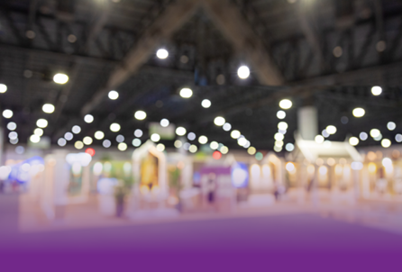 Verschwommene Darstellung eines Kongressstandes