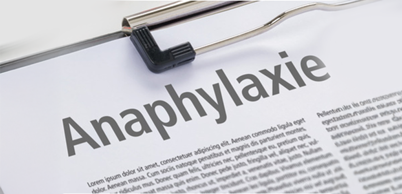 Blatt auf Klemmbrett mit der Aufschrift Anaphylaxie