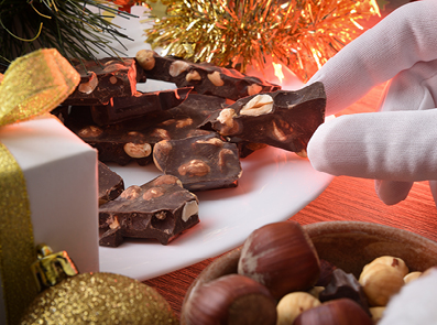 Schokolade mit ganzen Haselnüssen – potenzielles Risiko für Nussallergiker nicht nur in der Vorweihnachtszeit