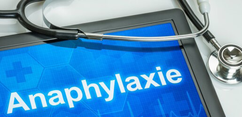 Bildschirm mit Anaphylaxie und Stethoskop